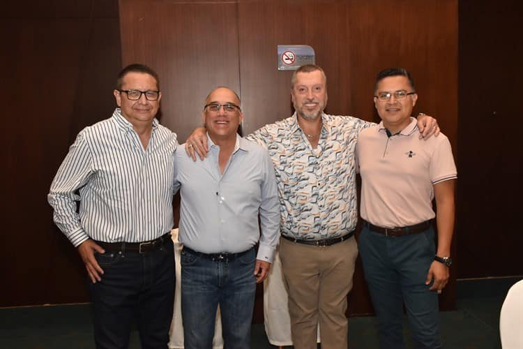 Integrantes de Coparmex Veracruz se reúnen para desayuno mensual de socios