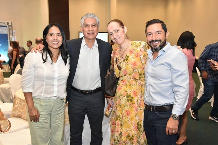 Integrantes de Coparmex Veracruz se reúnen para desayuno mensual de socios