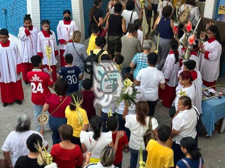 En Poza Rica se desborda la fe católica en domingo de Ramos