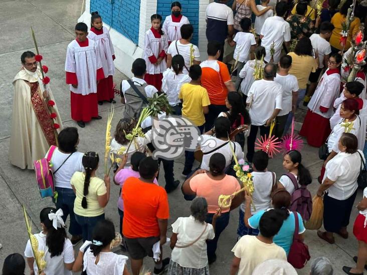 En Poza Rica se desborda la fe católica en domingo de Ramos