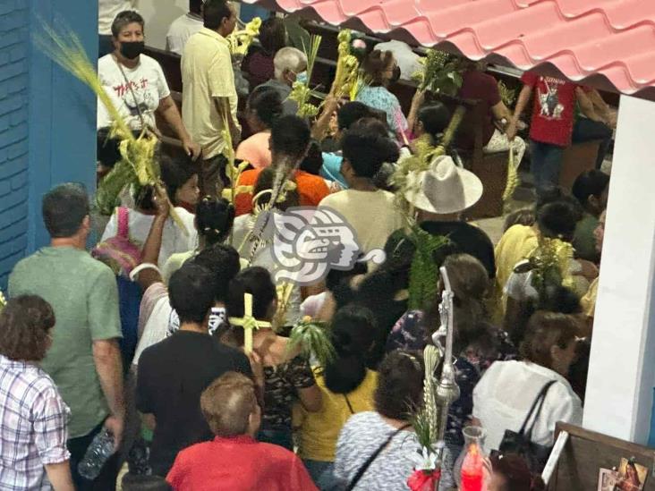 En Poza Rica se desborda la fe católica en domingo de Ramos