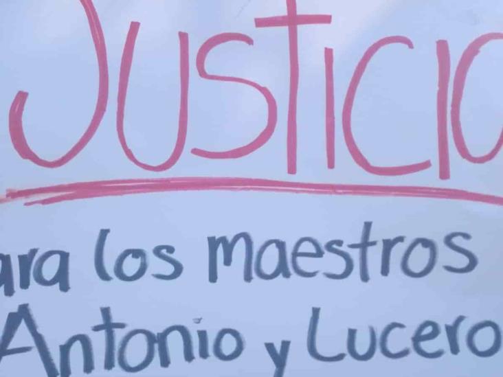 Despiden al maestro Antonio y a Lucero en Naranjal; exigen justicia