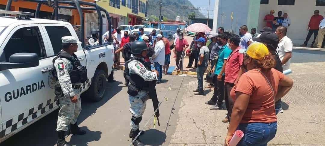 Se manifiestan en Tezonapa; acusan abusos de Fuerza Civil y Policía Estatal