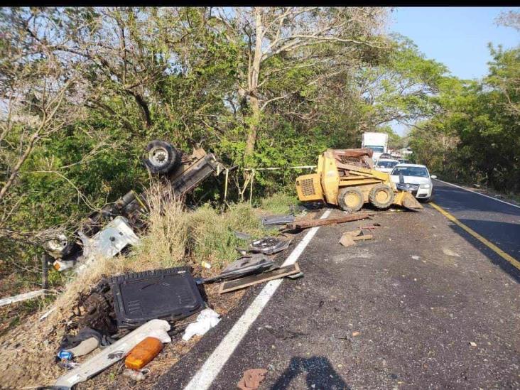 Vuelca tráiler en Actopan; hondureño resulta herido