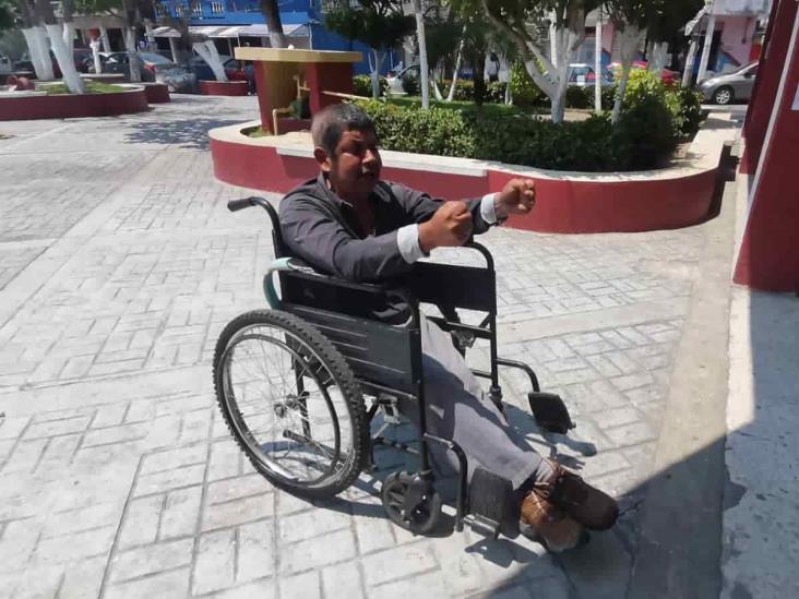 A gritos exige al DIF Nanchital el pago del apoyo acordado , su discapacidad le impide trabajar