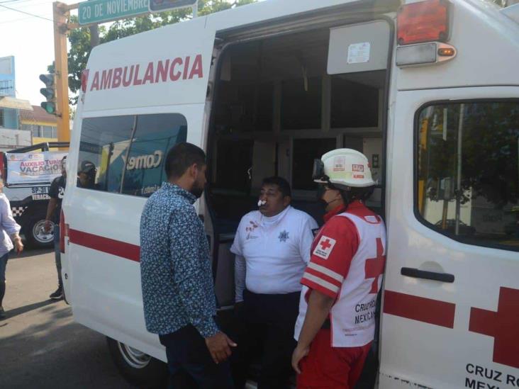 Motopatrullero se fractura la nariz tras fuerte choque en el Reforma