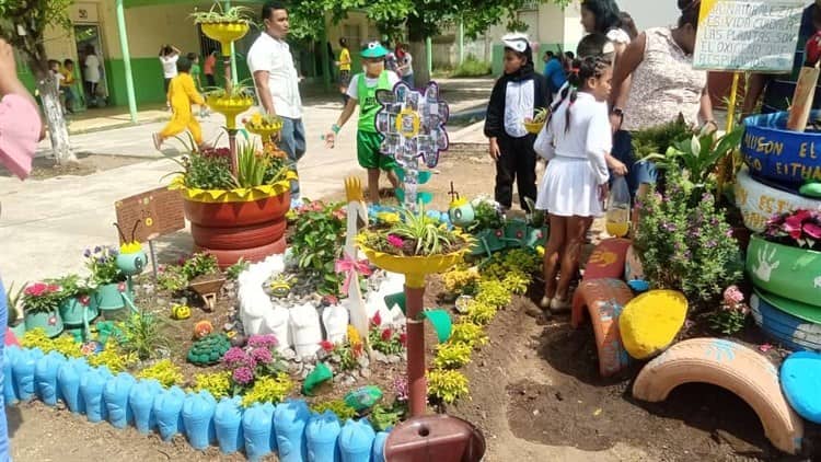 Escuela de Medellín fomenta el reciclaje y concientiza sobre el medio ambiente