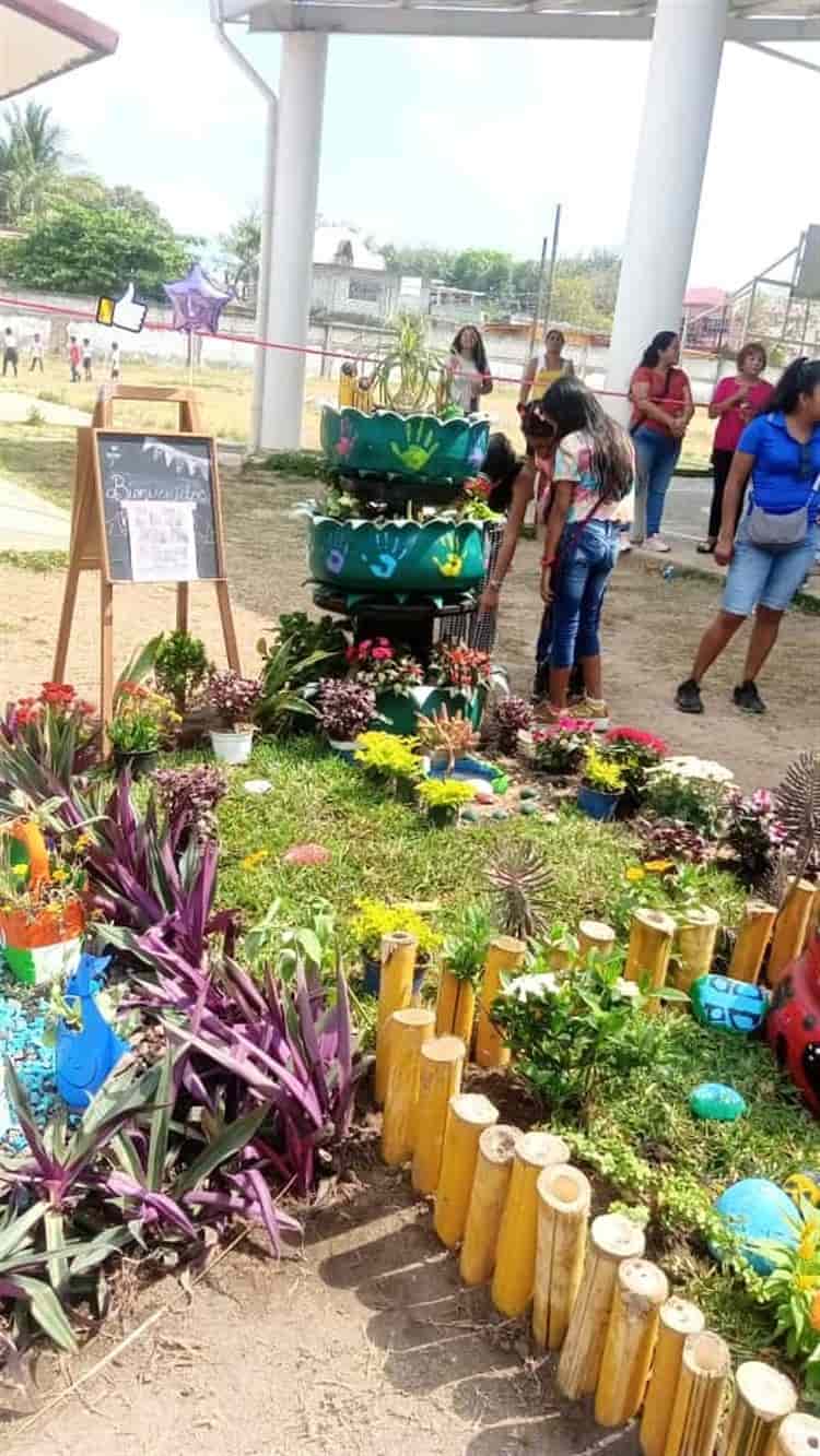 Escuela de Medellín fomenta el reciclaje y concientiza sobre el medio ambiente