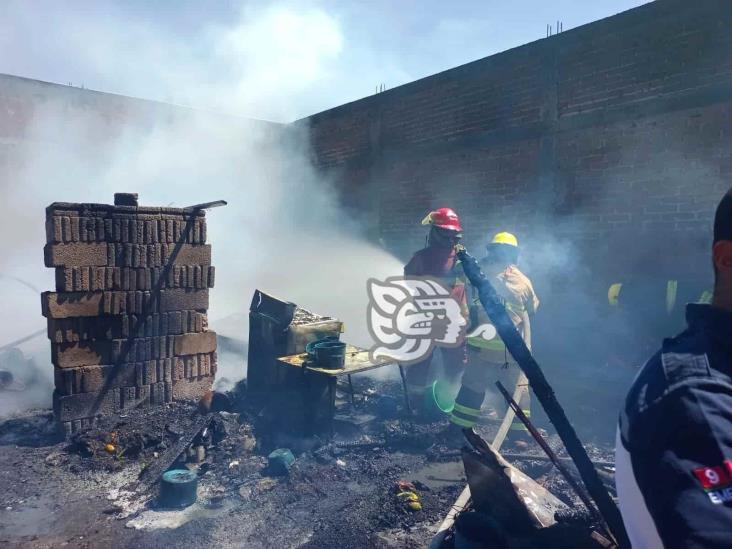 Se incendia vivienda en Acultzingo, termina reducida en cenizas