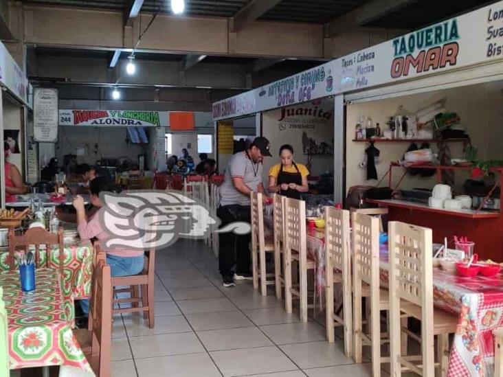 Reportan problemas con el drenaje en mercado municipal de Misantla