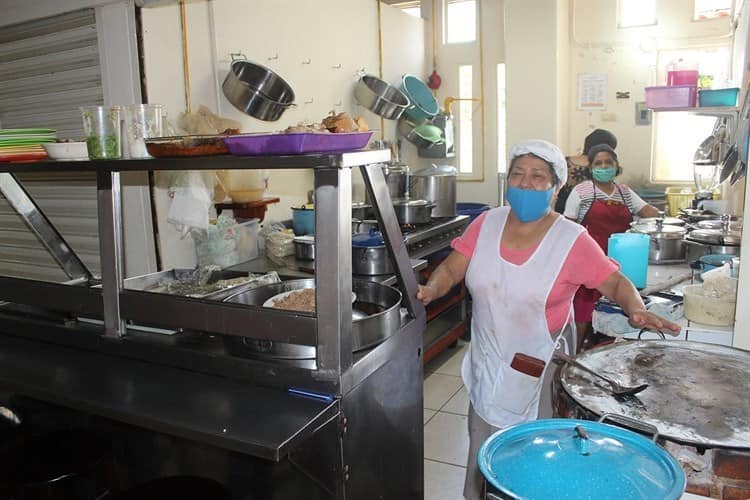 Reportan problemas con el drenaje en mercado municipal de Misantla