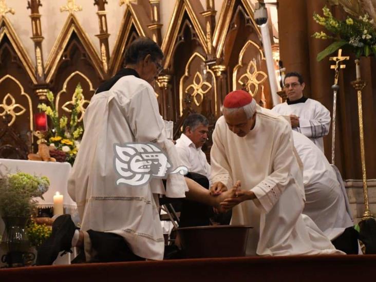 Lavatorio de pies, un acto de humildad y amor: arzobispo de Xalapa