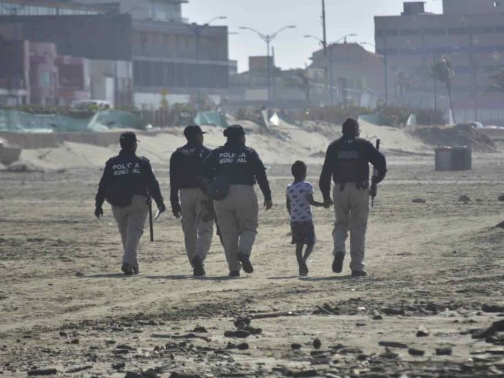 Recorre Policía Municipal playas de Coatzacoalcos