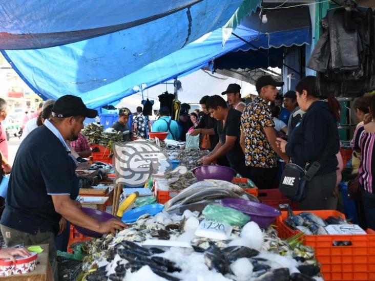 Pescaderías de Xalapa, abarrotadas en jueves santo (+Video)