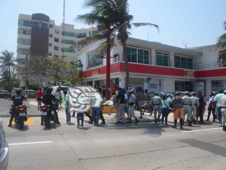 ¿De nuevo? Turistas y policías se enfrentan en playas de Veracruz (+video)