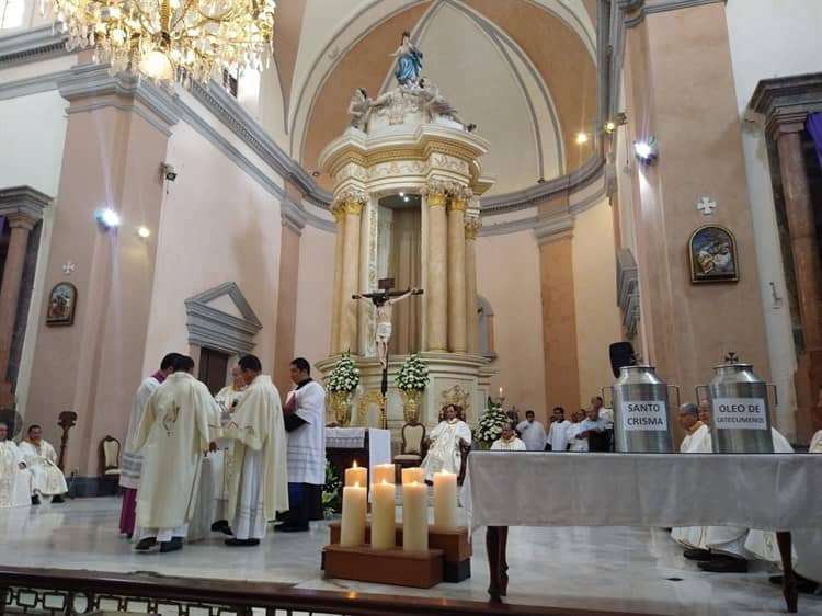 Realizan misa crismal en la Catedral de Veracruz