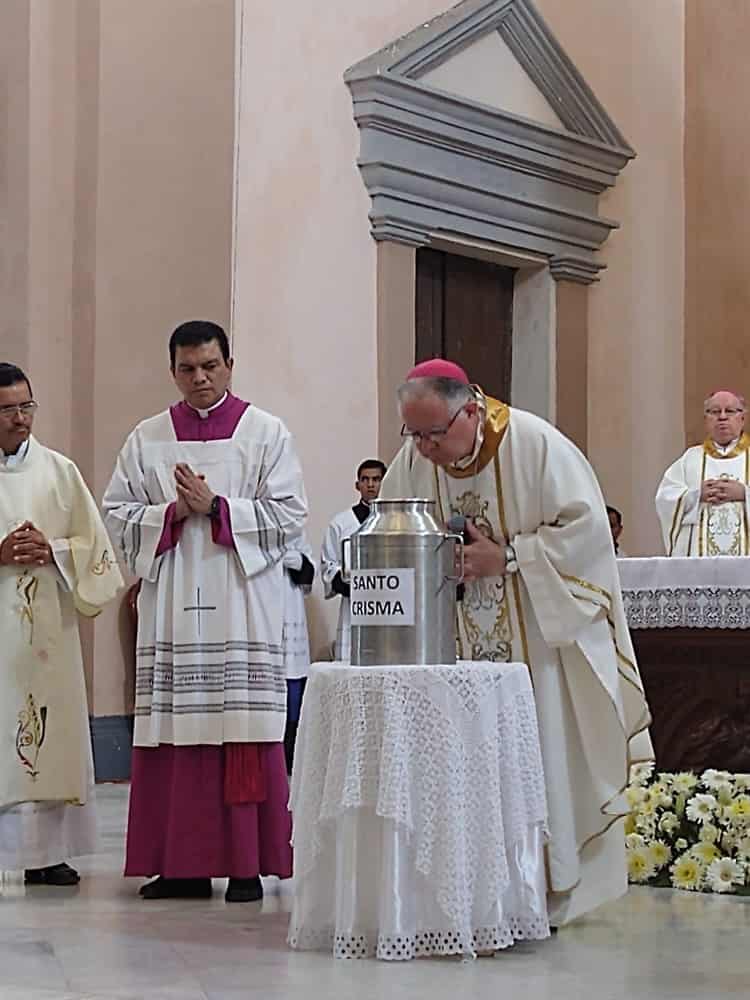 Realizan misa crismal en la Catedral de Veracruz
