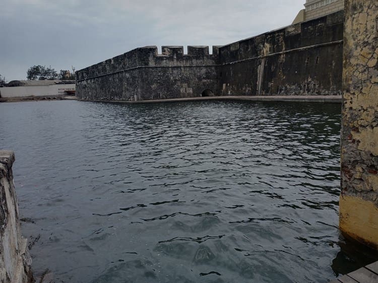 Turistas abarrotan la fortaleza de San Juan de Ulúa en Veracruz