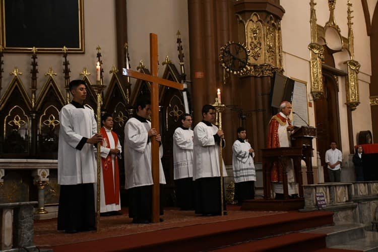 Viacrucis en Xalapa: pasión de Cristo, familia, amor al prójimo y humildad (+Video)