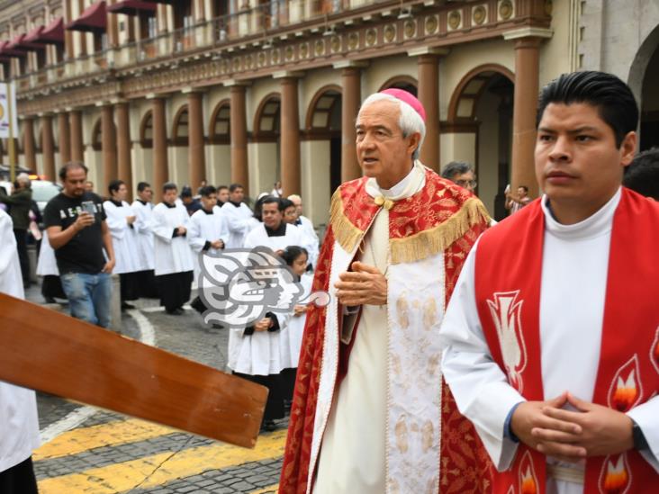 Viacrucis en Xalapa: pasión de Cristo, familia, amor al prójimo y humildad (+Video)