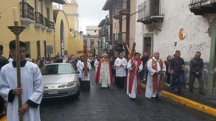 Viacrucis en Xalapa: pasión de Cristo, familia, amor al prójimo y humildad (+Video)