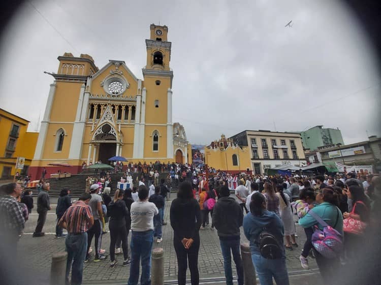 Viacrucis en Xalapa: pasión de Cristo, familia, amor al prójimo y humildad (+Video)