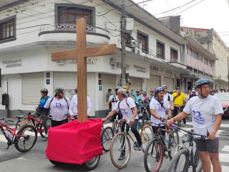 Cientos de católicos de Orizaba participan en el Viacrucis (+Video)