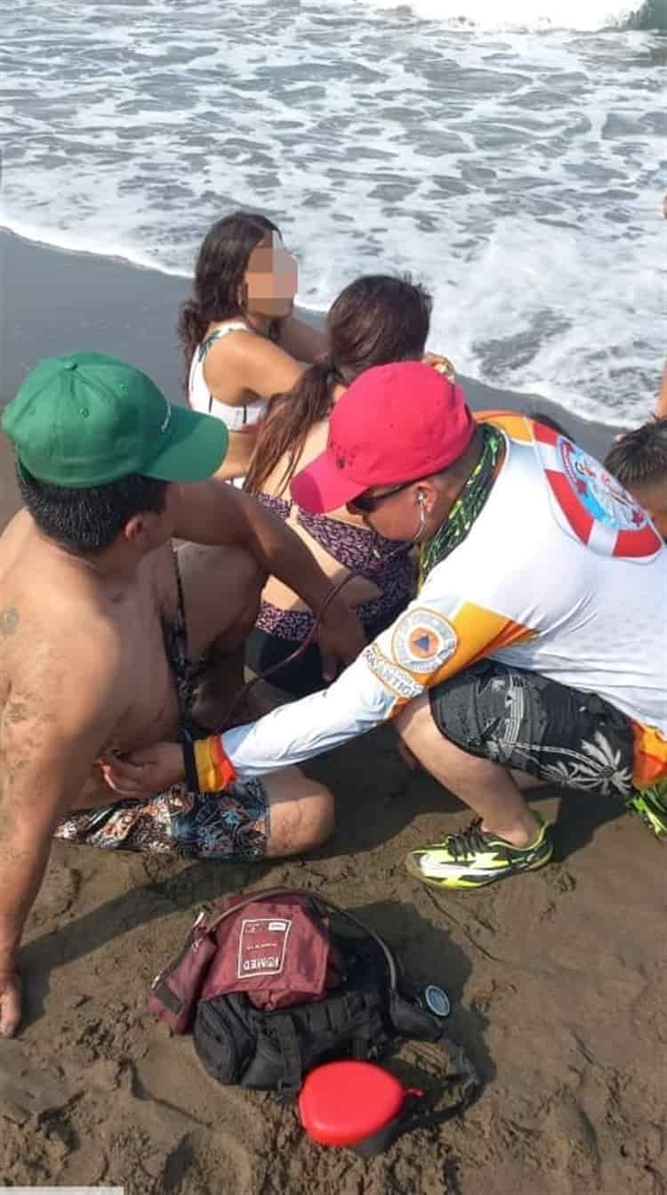 ¡Casi no la cuentan! Salvan a chilangos de morir ahogados en Playa Chalchihuecan