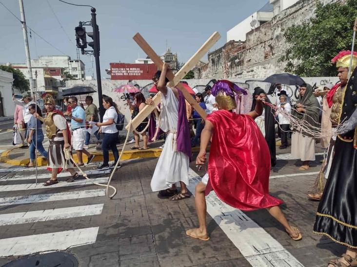 Con Viacrucis, representan la Pasión de Cristo en Veracruz (+video)