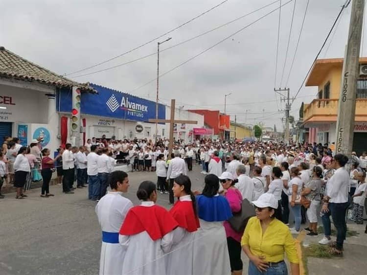 Feligreses realizan viacrucis este viernes santo en calles de Cosamaloapan
