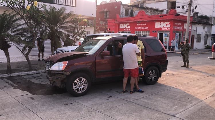 Turistas chocan en Veracruz; se pasaron la preferencia (+Video)