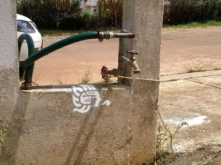 ¡A llenar los tambos! Ante estiaje, xalapeños buscan cómo almacenar agua