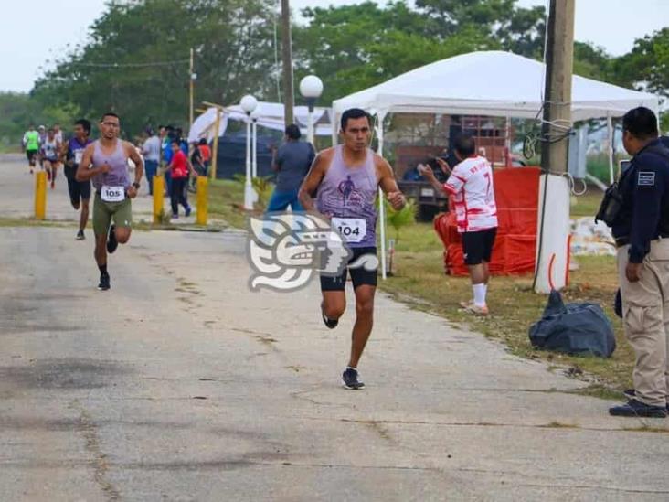 Más de 50 corredores participaron en carrera 5K en Nanchital