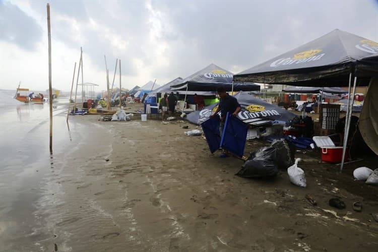 FF47 afecta comercios en playa de Coatzacoalcos (+Vídeo)