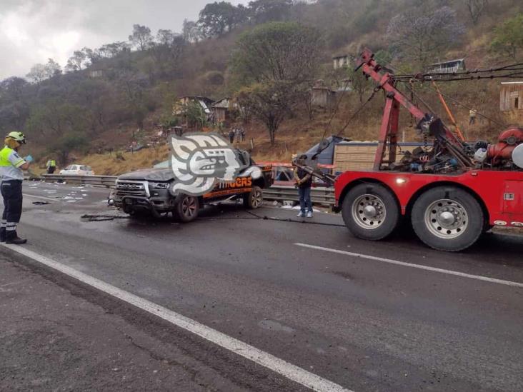 Vuelca camioneta de seguridad privada en la Puebla-Orizaba