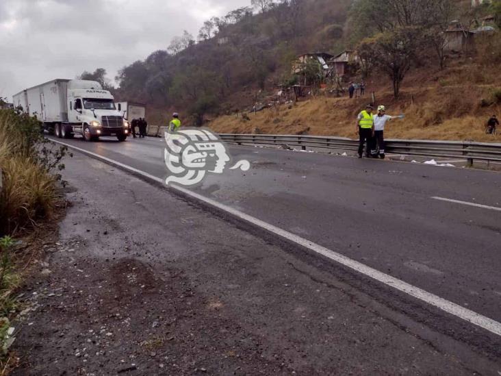 Vuelca camioneta de seguridad privada en la Puebla-Orizaba