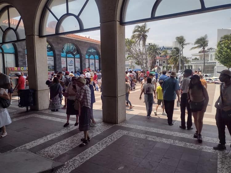 Turistas abarrotan playa Villa del Mar y Aquarium en domingo de pascua