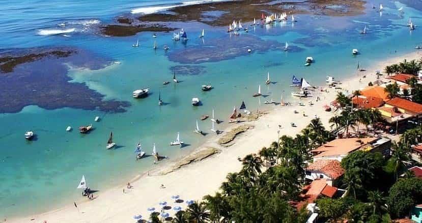 Atacan tiburones en playas de Brasil a dos jóvenes; perdieron extremidades