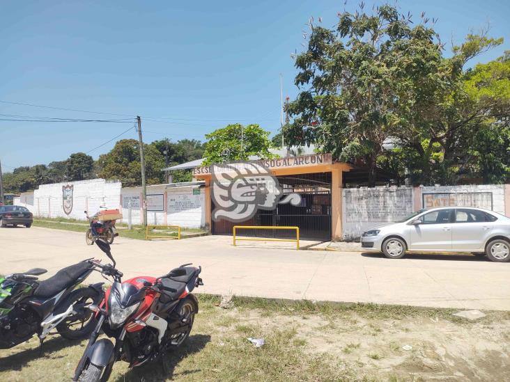 Atracan vivienda de tesorera de secundaria en Villa Cuichapa