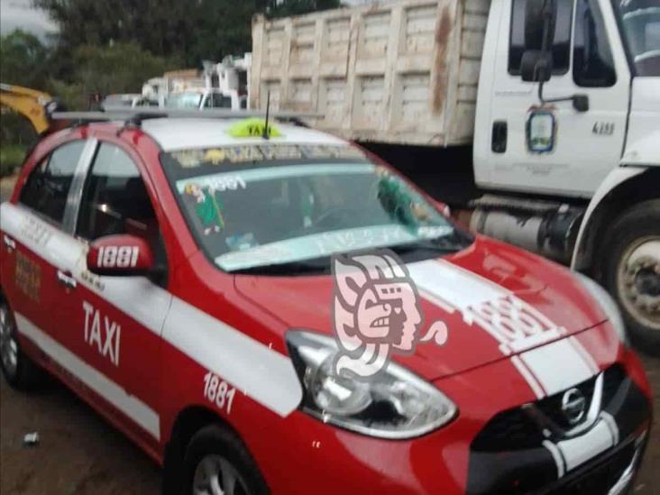 Taxista de Orizaba atropella a campesino camino a La Sidra, en Atzacan
