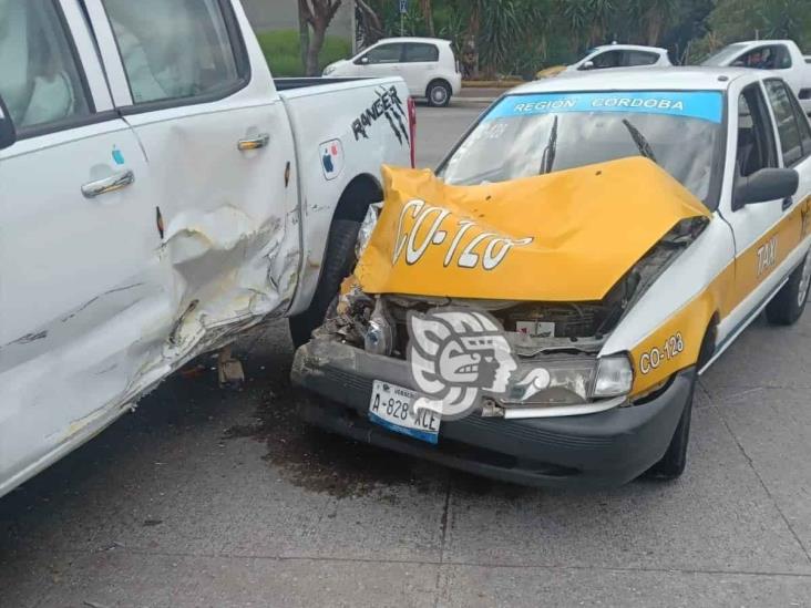 Accidente en bulevar Tratados de Córdoba deja 2 lesionados, daños materiales y movilización policial