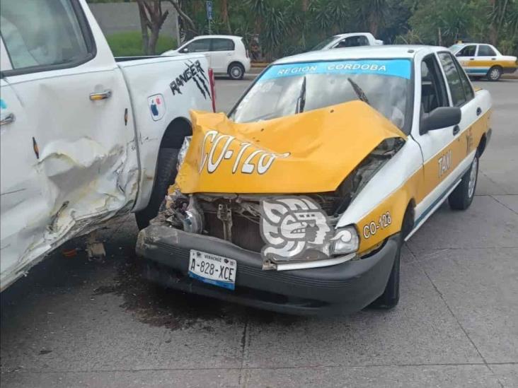 Accidente en bulevar Tratados de Córdoba deja 2 lesionados, daños materiales y movilización policial