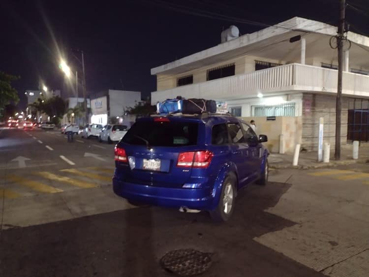 Turistas desconocen la preferencia y chocan con automóvil en calles de Veracruz(+Video)