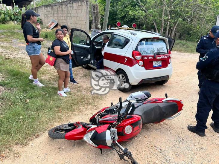 Oficial del IPAX resulta herido en choque, en Oluta