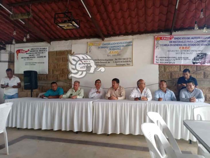 Realizan reunión de trabajo de la CROC en Texistepec; buscan beneficios