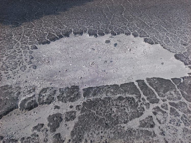 Puros cráteres; así luce la colonia Bonos del Ahorro Nacional en Boca del Río