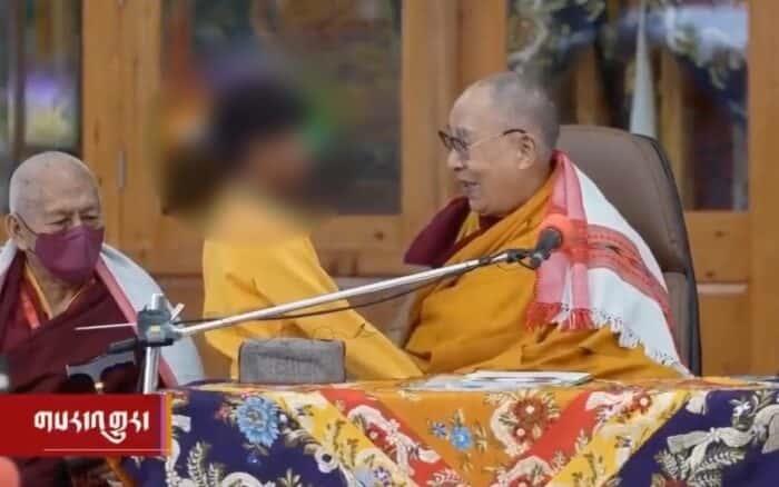 REDIM en México califica de inadmisible acto del Dalai Lama al besar a un niño