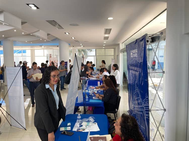 Ofertan 200 empleos en Feria Laboral de la UCC en Veracruz