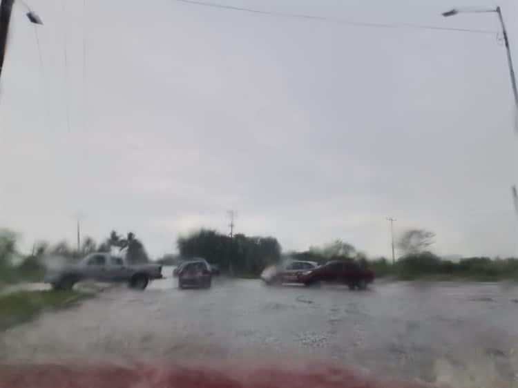 Lluvia causó encharcamientos en calles de Nanchital