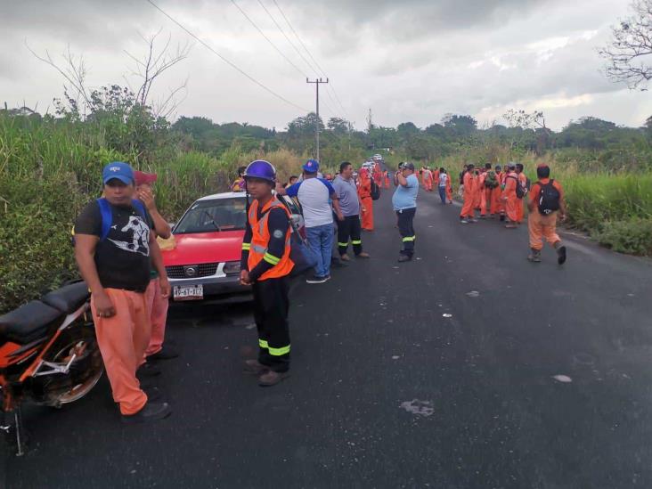 Comunidades bloquean el tramo Nanchital- Villa del Espíritu Santo